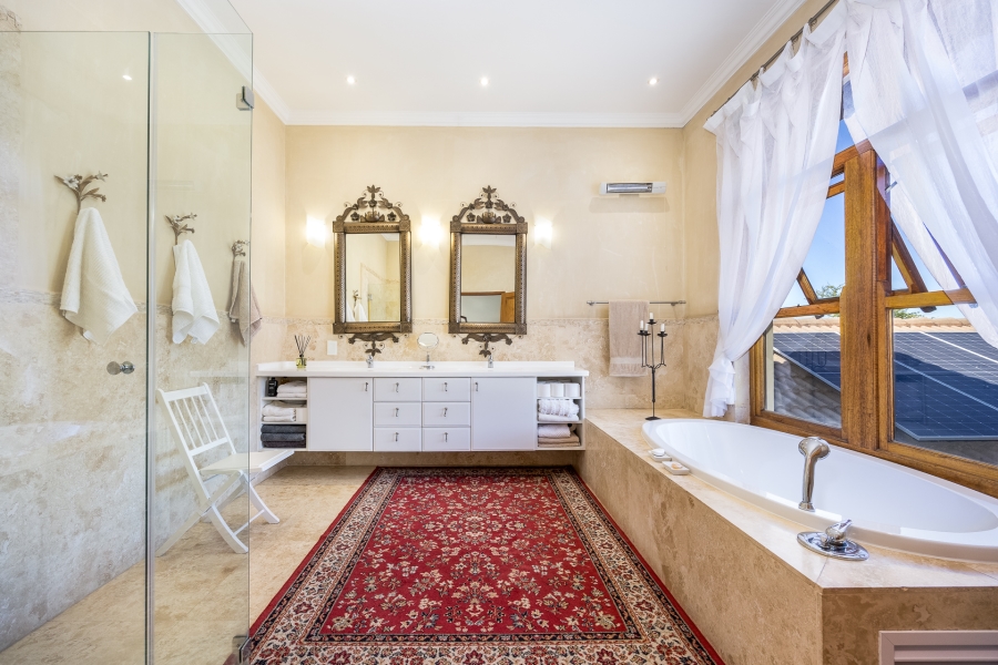 5 Bedroom Property for Sale in Klein Zevenwacht Western Cape